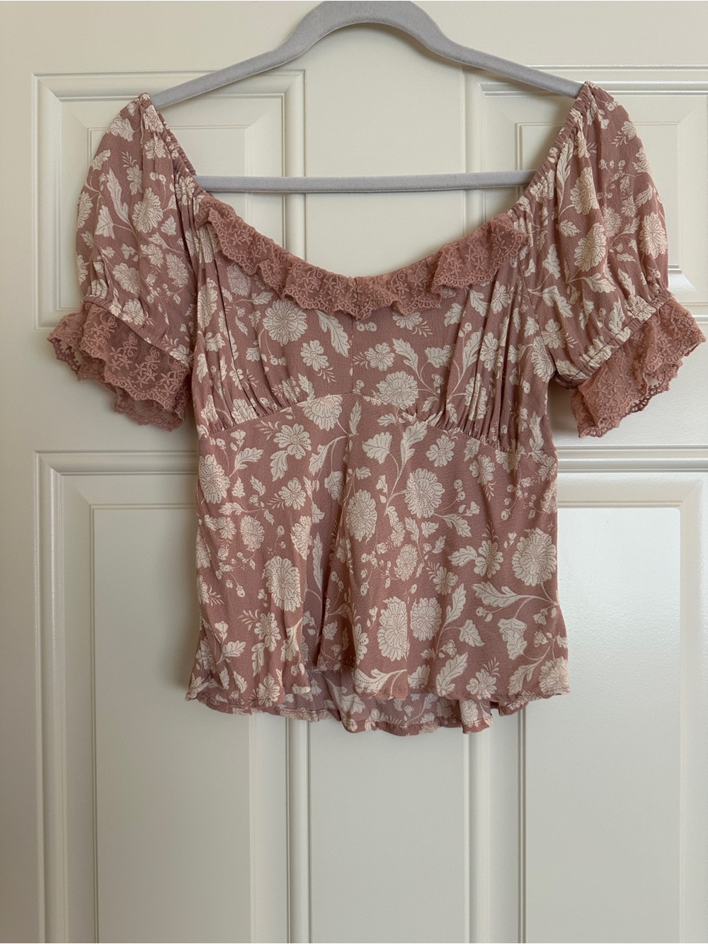 American Eagle Outfitters Dusty Rose Floral Off-Shoulder Crop Top